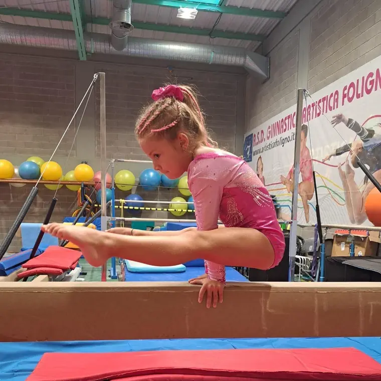 Allenamento di ginnastica artistica all'A.S.D. Ginnastica Artistica Foligno