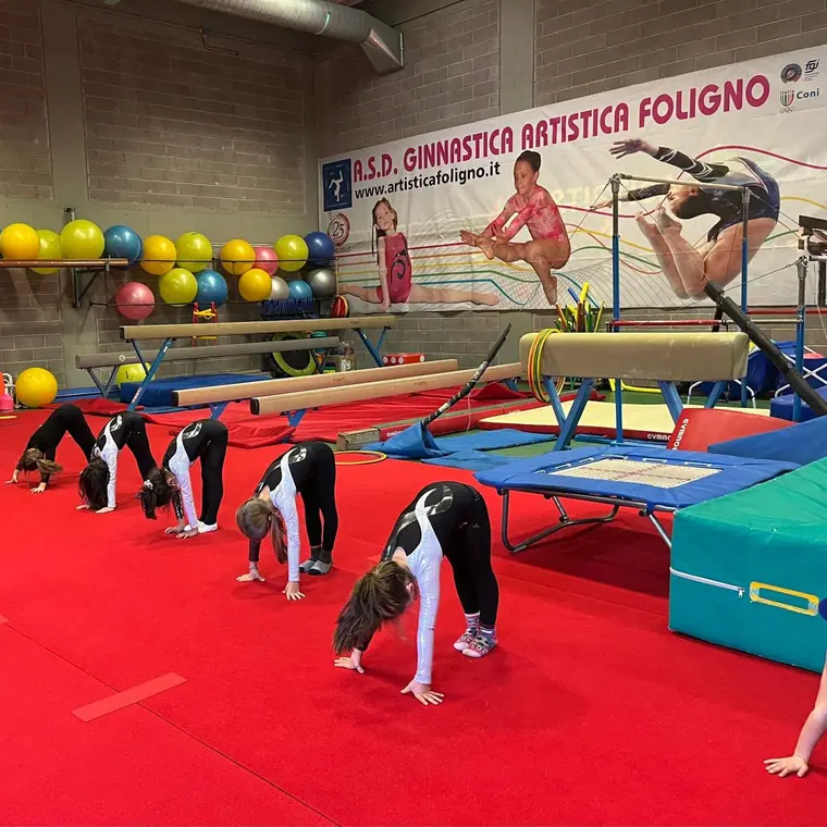 Allenamento di ginnastica artistica all'A.S.D. Ginnastica Artistica Foligno